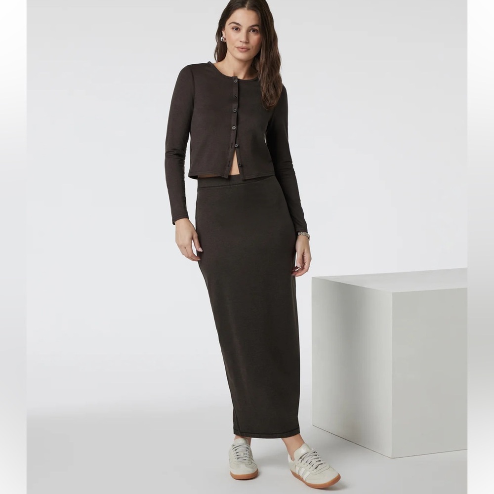 BRAND NEW Vuori Halo Column Skirt, tags on SIZE S